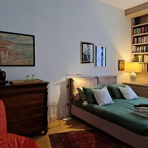  Bed & Breakfast Casa Mari - Free Secure Parking, Breakfast, Private Bathroom, Wifi, Garden, Aircon, 3 Min Walk To Metro And Train Station