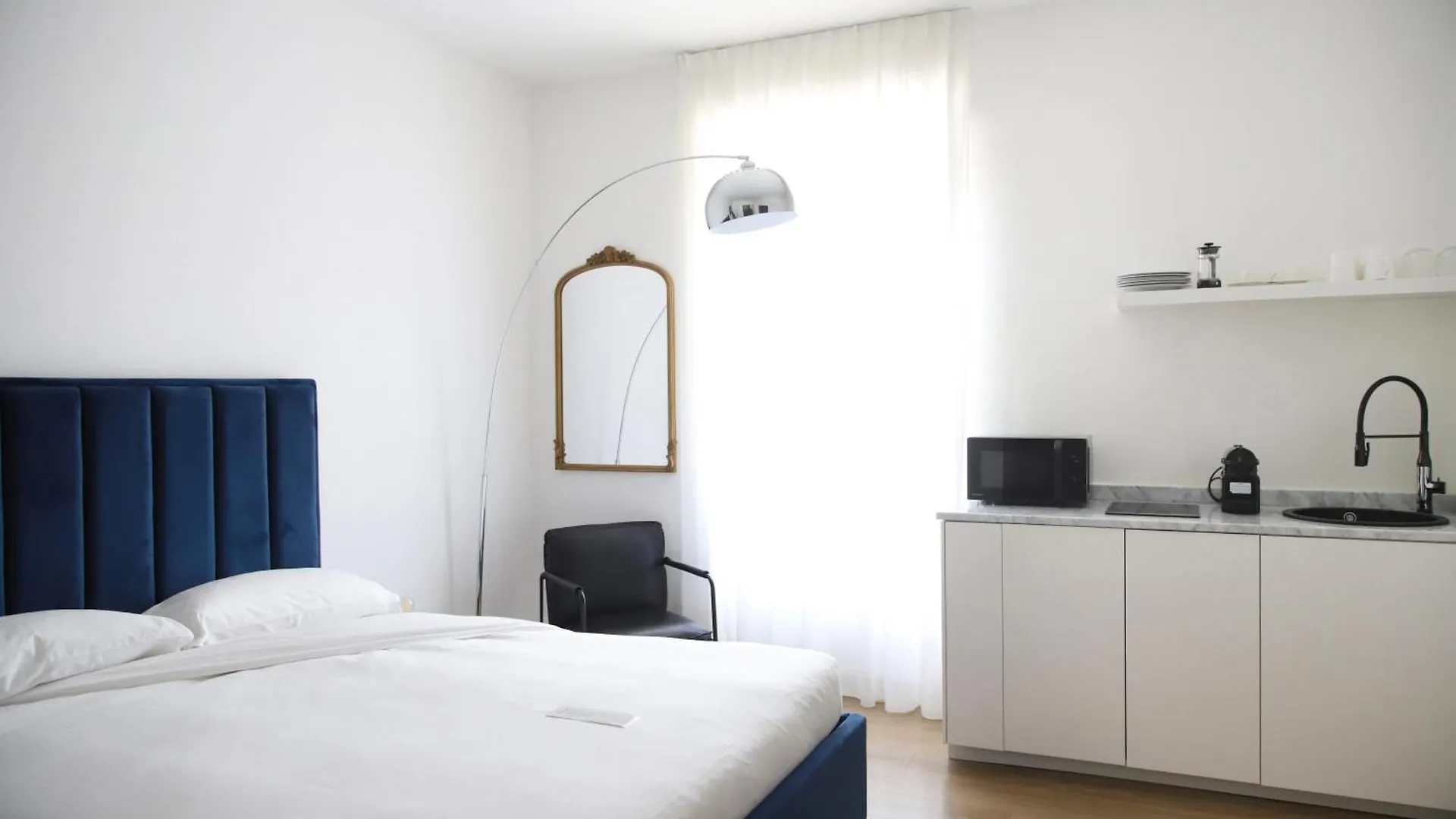 Isaia Milano Bed & Breakfast  Milan
